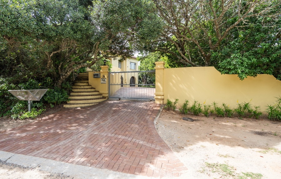 7 Bedroom Property for Sale in West Beach Eastern Cape